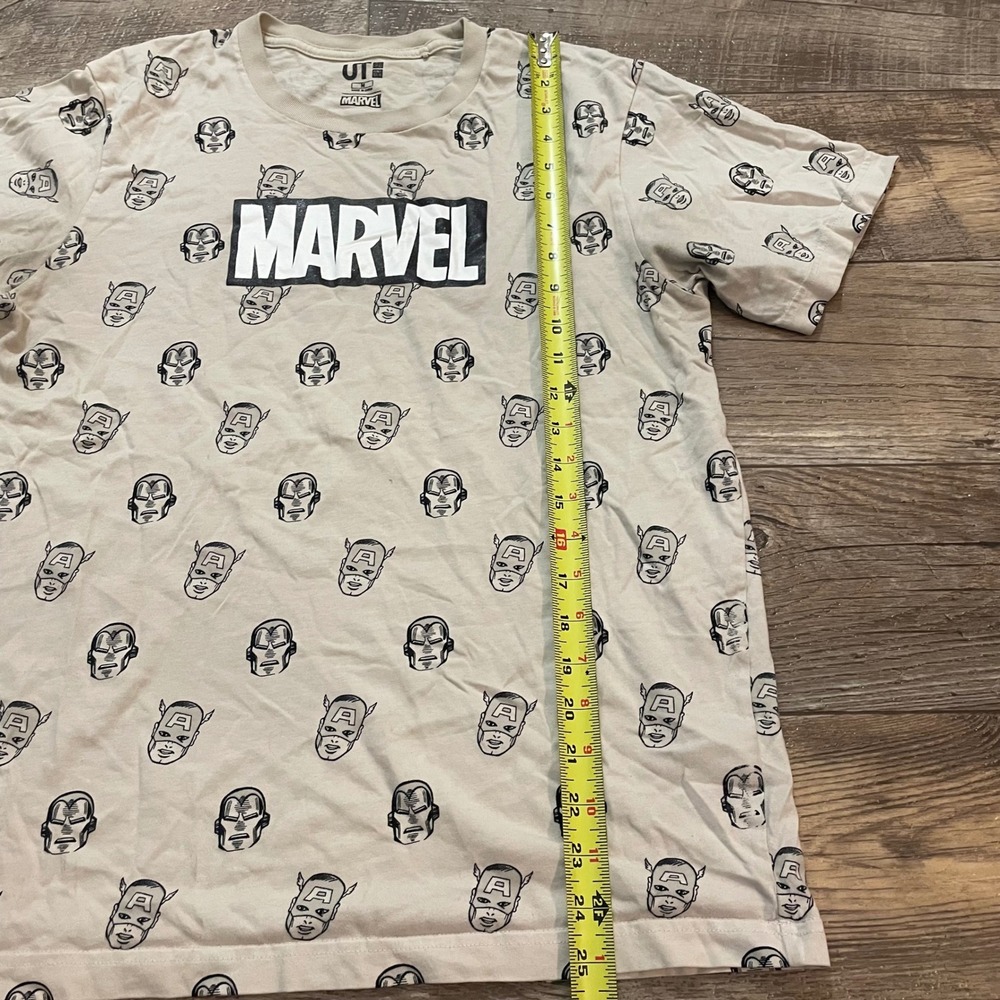 Uniqlo UT Marvel Comics T-Shirt Mens Medium Beige All Over Capt America Iron Man - Picture 5 of 8